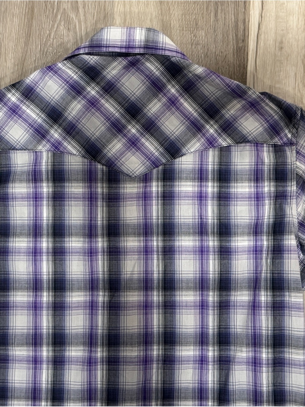 Vtg Wrangler Purple and White Plaid Short Sleeve Button-Down Shirt - Picture 3 of 8
